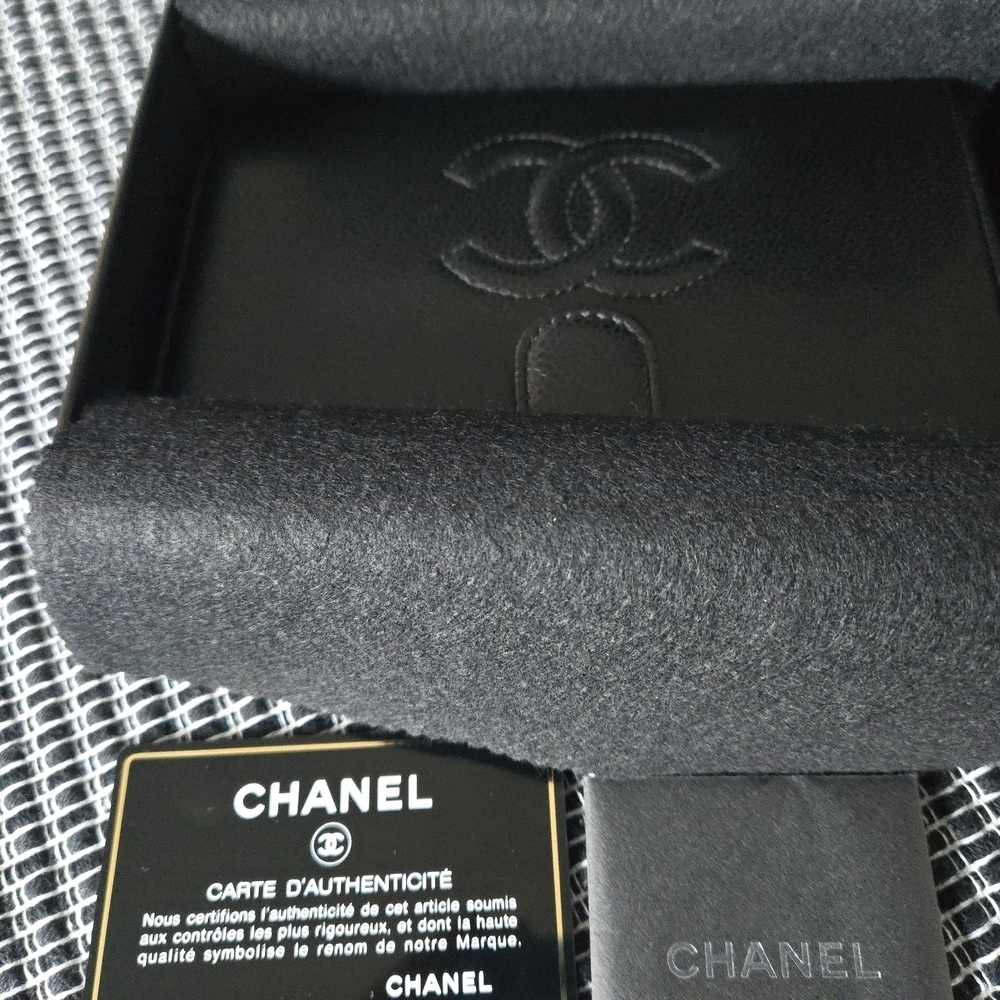 Chane CC Logol Black Leather Wallet - Picture 5 of 17